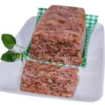 Delikate Bratensülze mit grünem Spargel im Block