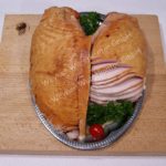 Putenbrust ganz, rauchgegart, geschnitten