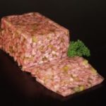 Schweinskopfsülze mit Gurken, Block